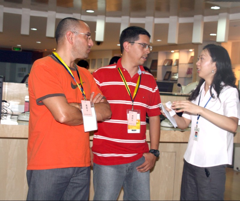 深挖客户需求 拓展海外市场_企业动态_中国安