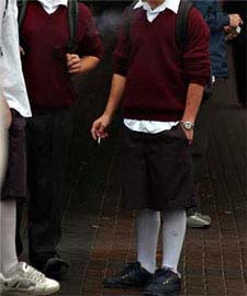 英中等学校测试学生穿RFID识别系统制服--其他