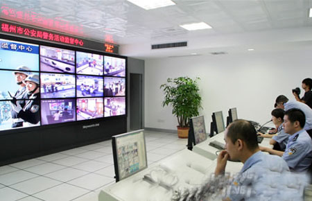 甘肃一男子酒店走廊直播卖淫秽视频称想看酒店里面动画片可加群