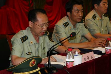 武警特种警察学院政委王长久宣布护卫团成立及人员编成