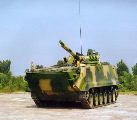 中国新型武器快速装备部队提高战斗力